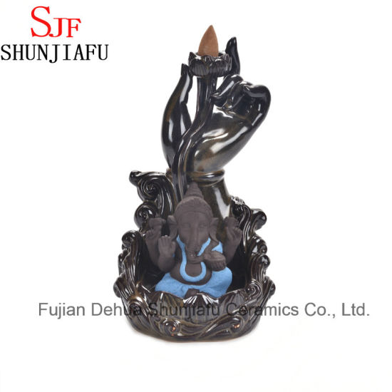 Ceramic Ganesh Weihrauchbrenner auf der Lotusbühne sitzt