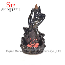 Ceramic Ganesh Weihrauchbrenner auf der Lotusbühne sitzt