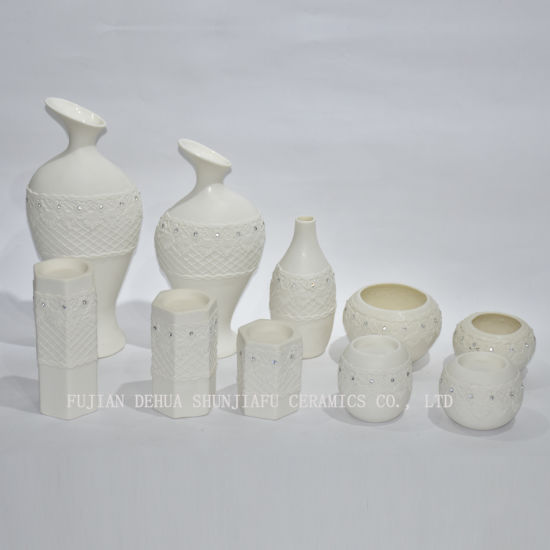 High-End und Atmosphäre, weiße Vase mit künstlichem Kristall