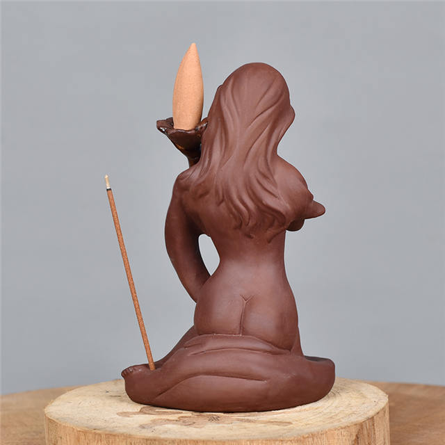 Hand hält Rückfluss Weihrauch Kegel Göttin Statuen Keramik Rückfluss Weihrauch Brenner