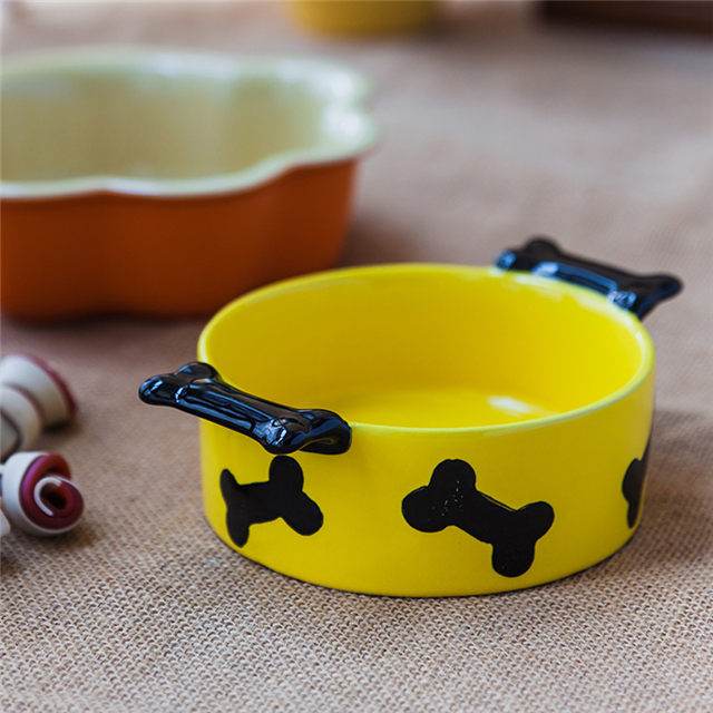 Gedruckter schwarzer Knochen mit Keramikgriff Keramik Pet Feeder Gelbe Keramik Hundenapf