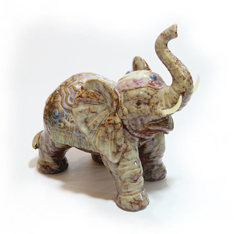 Große Elefantenstatue aus Keramik