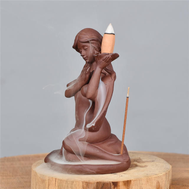 Hand hält Rückfluss Weihrauch Kegel Göttin Statuen Keramik Rückfluss Weihrauch Brenner