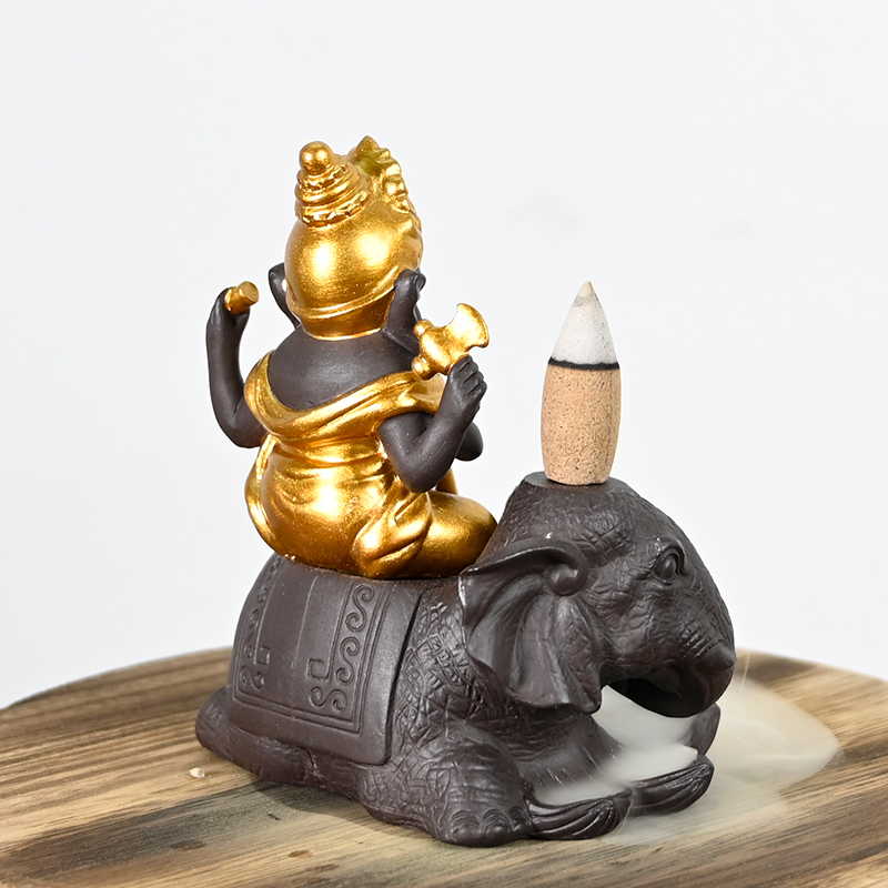 Keramik-Ganesha-Flötenstil sitzt auf dem Elefanten-Wasserfall-Rückfluss-Räucherstäbchenkegel-Keramik-Backflow-Räucherbrenner